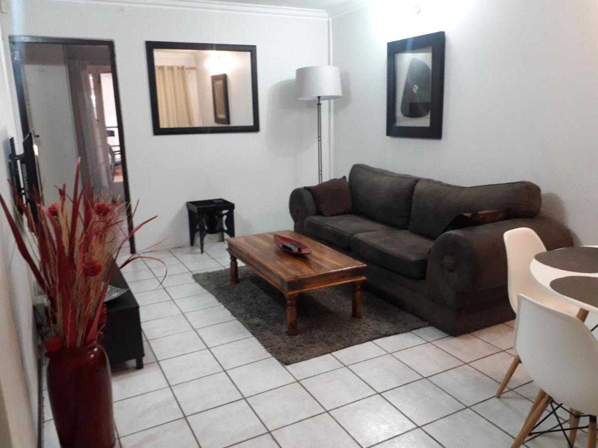 Protea Park Self Catering Guesthouse Ράστενμπεργκ Εξωτερικό φωτογραφία