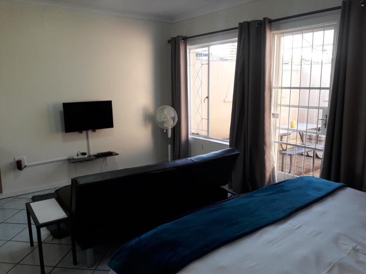 Protea Park Self Catering Guesthouse Ράστενμπεργκ Εξωτερικό φωτογραφία