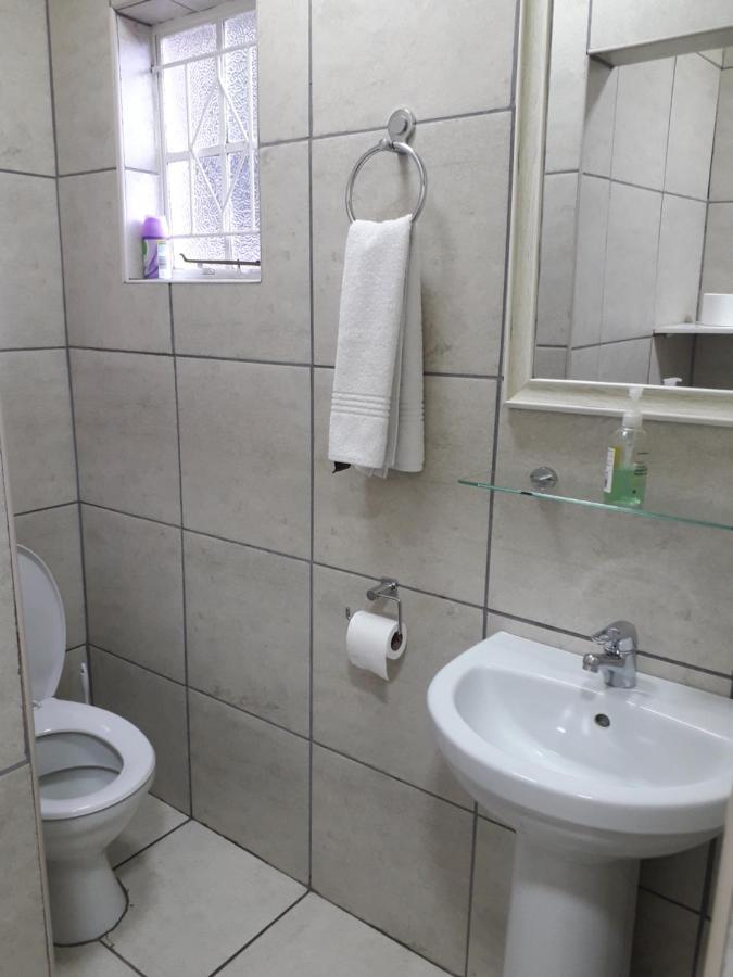 Protea Park Self Catering Guesthouse Ράστενμπεργκ Εξωτερικό φωτογραφία