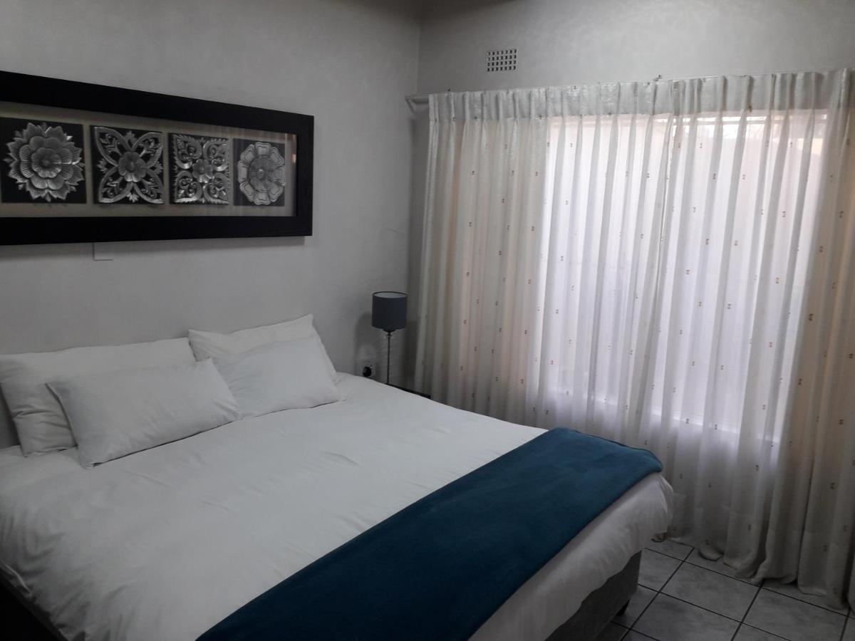 Protea Park Self Catering Guesthouse Ράστενμπεργκ Εξωτερικό φωτογραφία