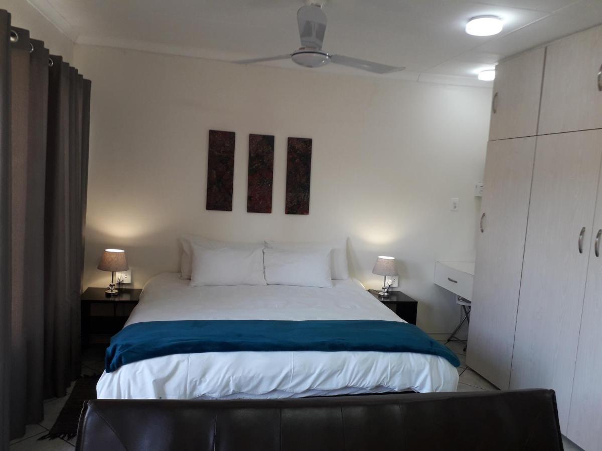 Protea Park Self Catering Guesthouse Ράστενμπεργκ Εξωτερικό φωτογραφία