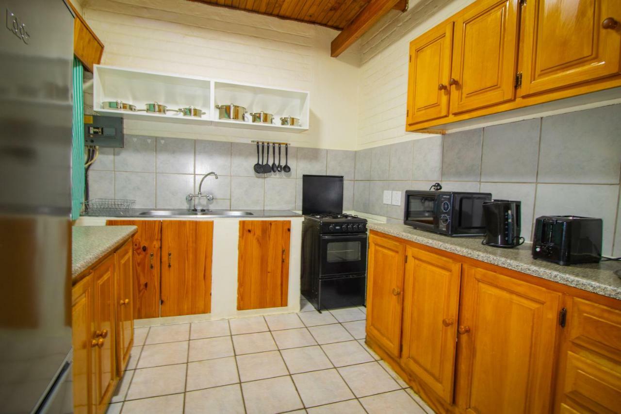Protea Park Self Catering Guesthouse Ράστενμπεργκ Εξωτερικό φωτογραφία